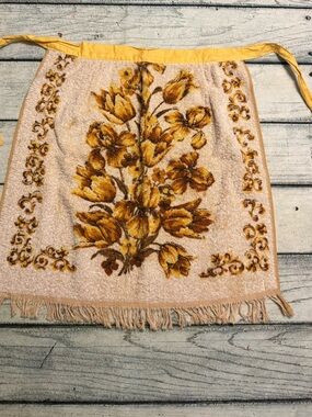 Vintage 70’s mid century Cannon yellow & brown floral print apron.